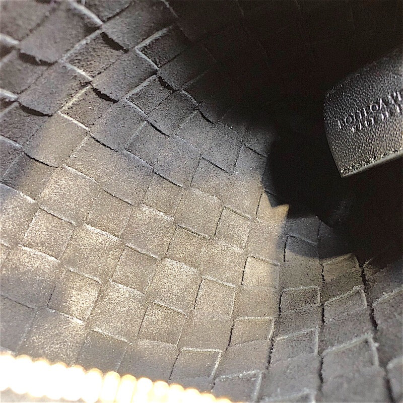 [★Up to 30,000 yen off coupon★9/1-9/11] BOTTEGA VENETA Mini Loop Camera Bag