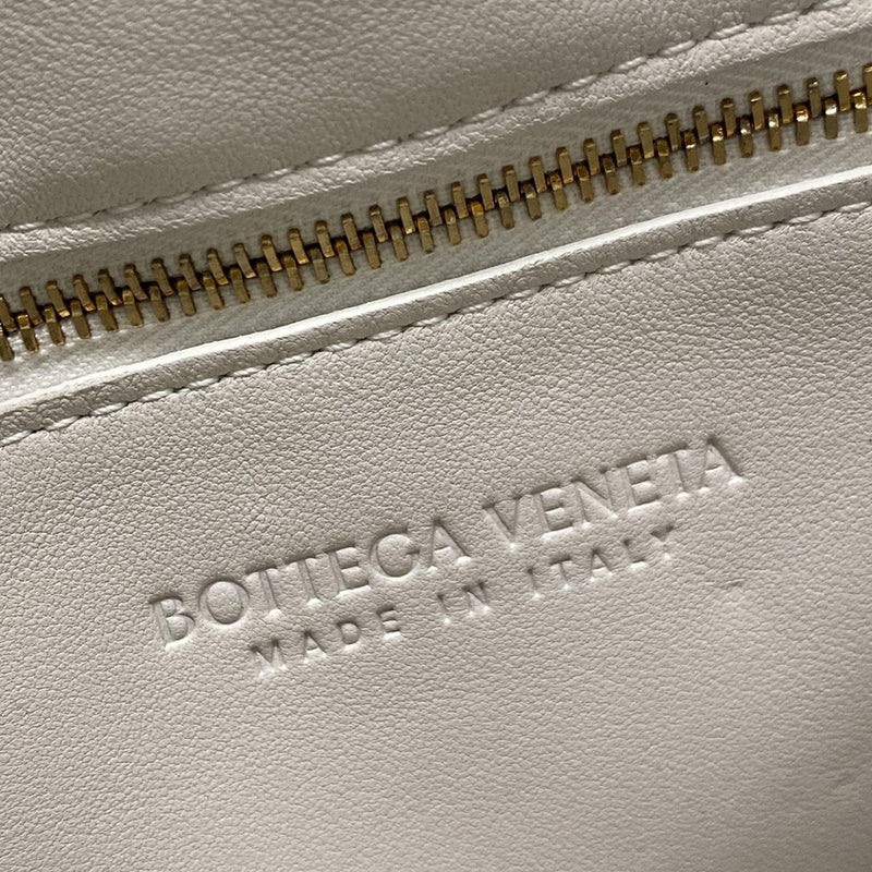 [Used] BOTTEGA VENETA padded cassette shoulder bag ivory leather