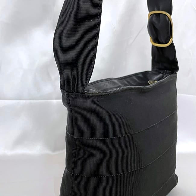 Salvatore Ferragamo Shoulder Bag ec-23220 Black Vara AU-21 4685 Rare Canvas