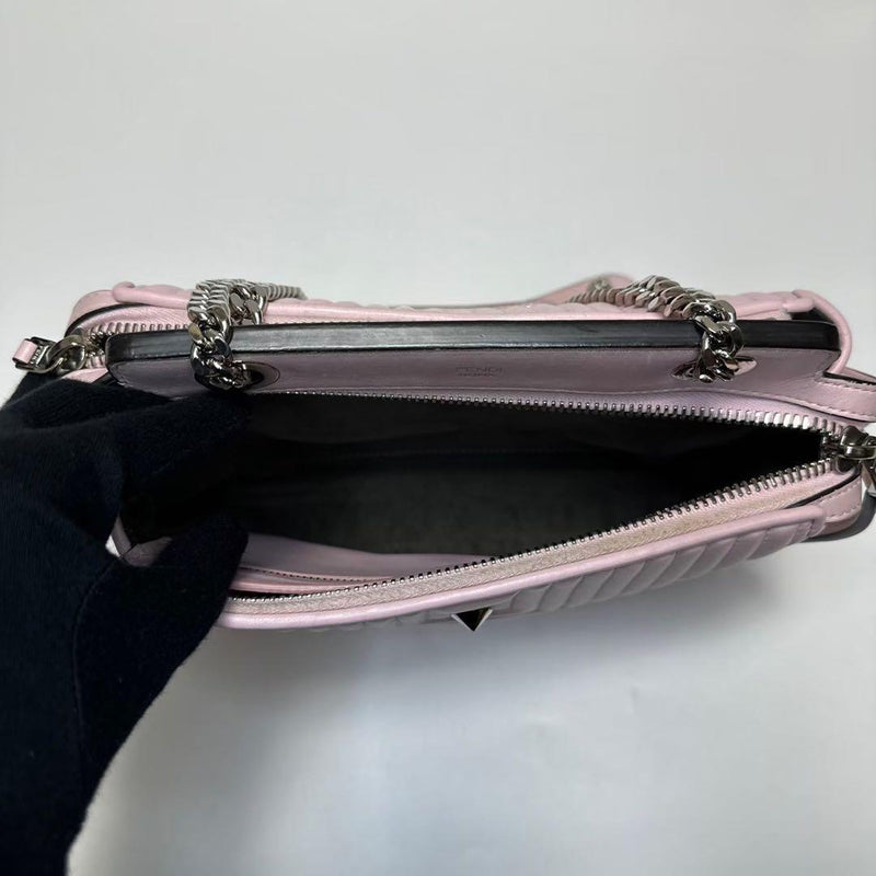 d36 [Extremely beautiful] FENDI leather leather.com chain shoulder bag handbag