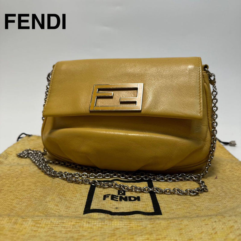 q27 [Extremely beautiful] FENDI Leather Mamma Bucket Chain Shoulder Bag
