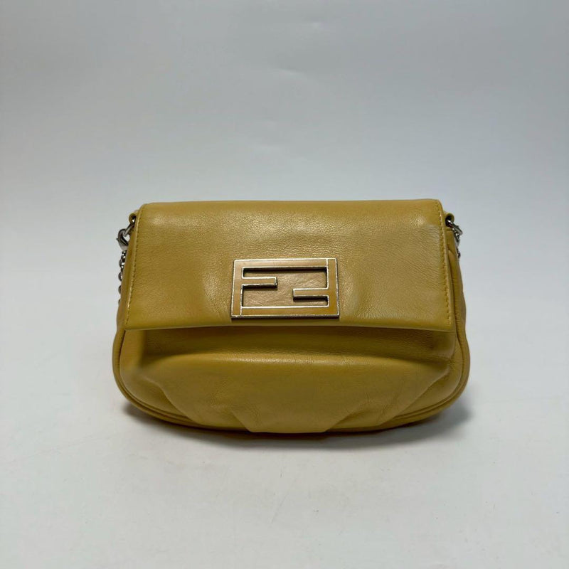 q27 [Extremely beautiful] FENDI Leather Mamma Bucket Chain Shoulder Bag