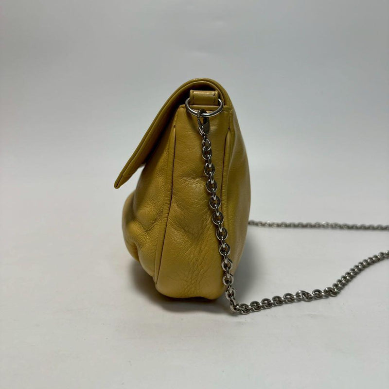 q27 [Extremely beautiful] FENDI Leather Mamma Bucket Chain Shoulder Bag