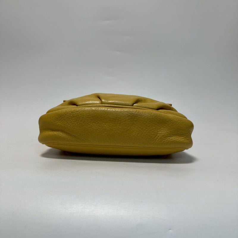 q27 [Extremely beautiful] FENDI Leather Mamma Bucket Chain Shoulder Bag