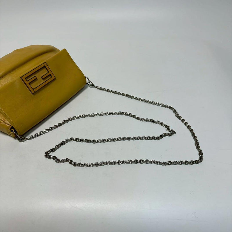 q27 [Extremely beautiful] FENDI Leather Mamma Bucket Chain Shoulder Bag