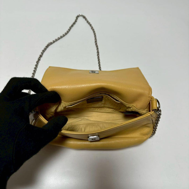 q27 [Extremely beautiful] FENDI Leather Mamma Bucket Chain Shoulder Bag