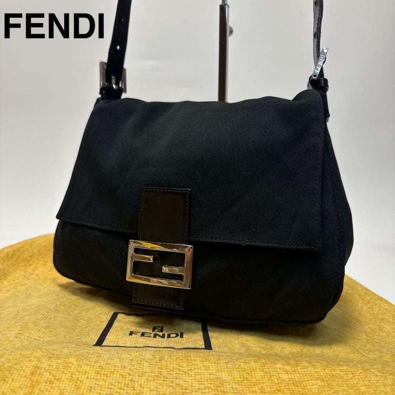 q93 [Extremely beautiful condition] FENDI cotton black mamma baguette shoulder
