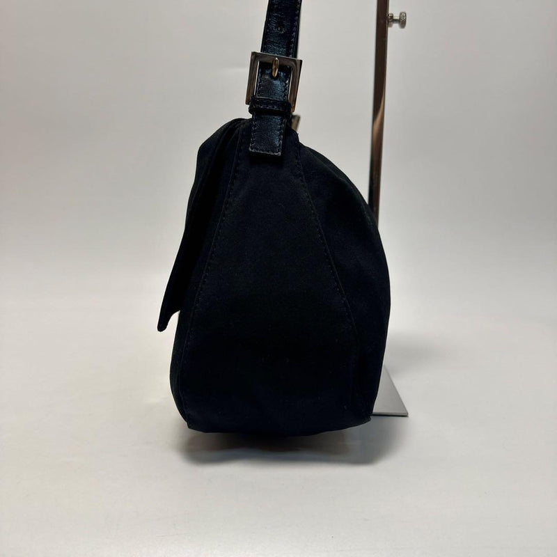 q93 [Extremely beautiful condition] FENDI cotton black mamma baguette shoulder
