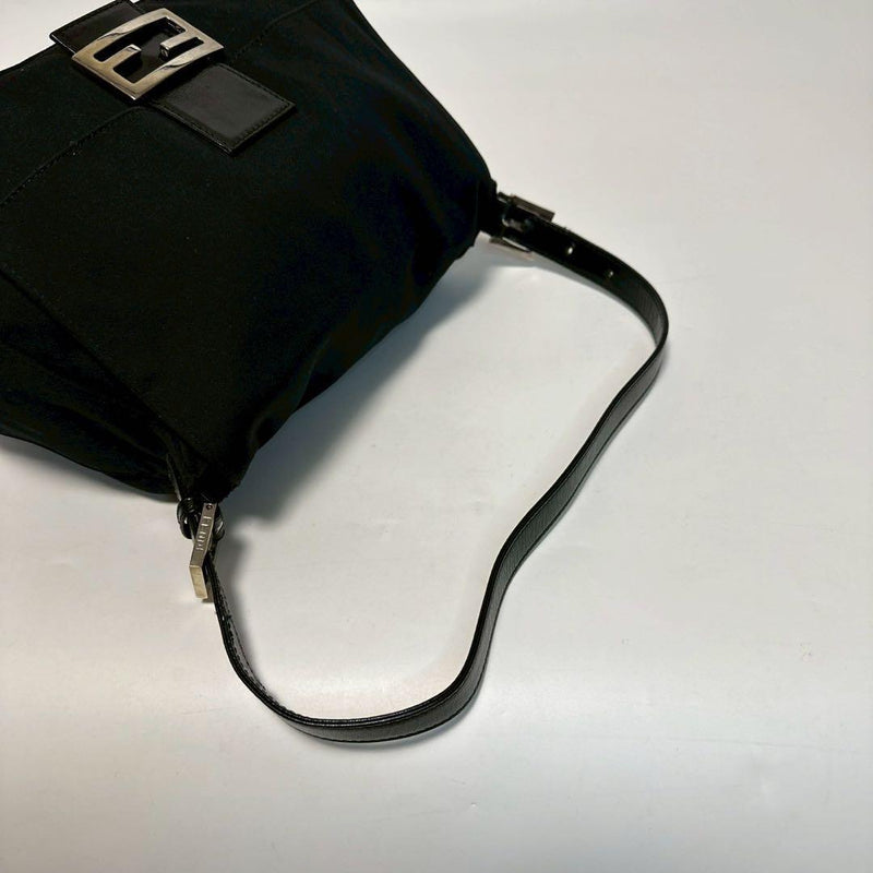q93 [Extremely beautiful condition] FENDI cotton black mamma baguette shoulder
