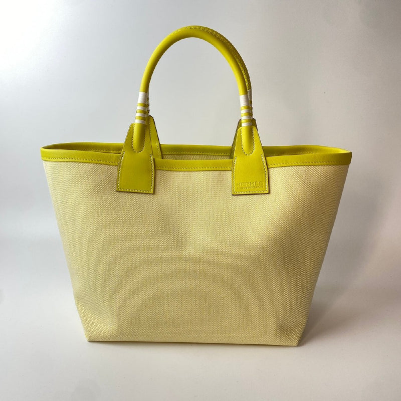 New, unused Hermes HERMES Steeple 25 Citron Lime Tote Bag, Engraved with B Box