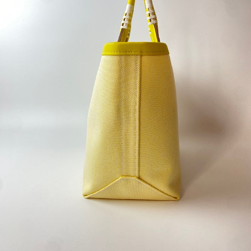 New, unused Hermes HERMES Steeple 25 Citron Lime Tote Bag, Engraved with B Box