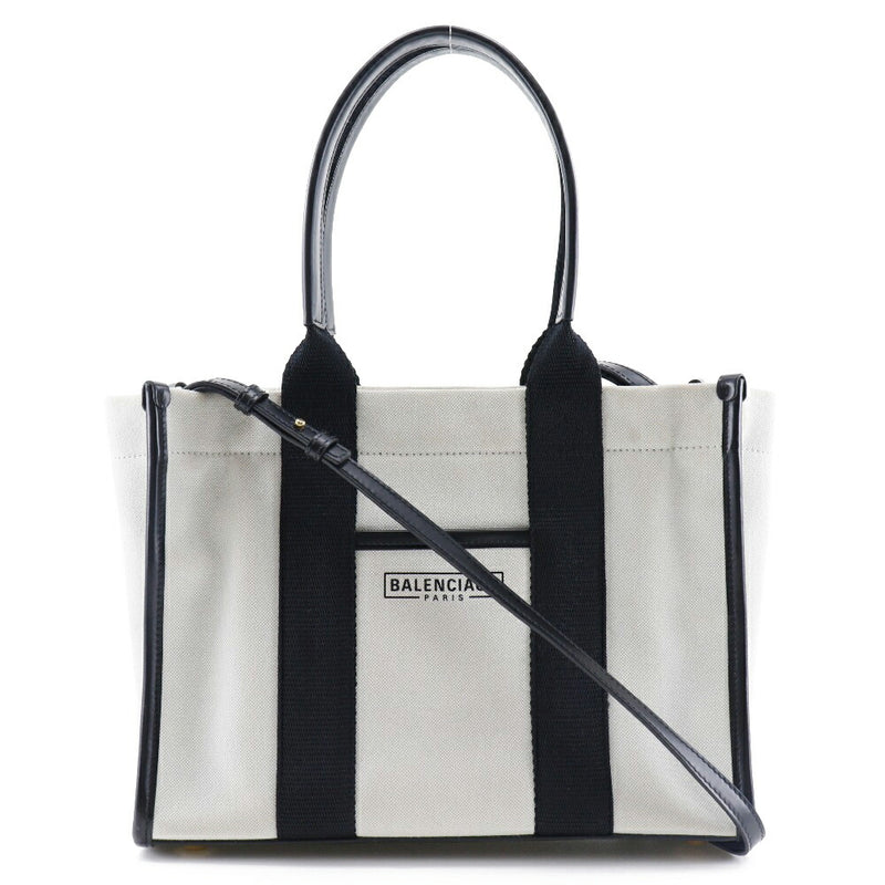 BALENCIAGA
Search this brand