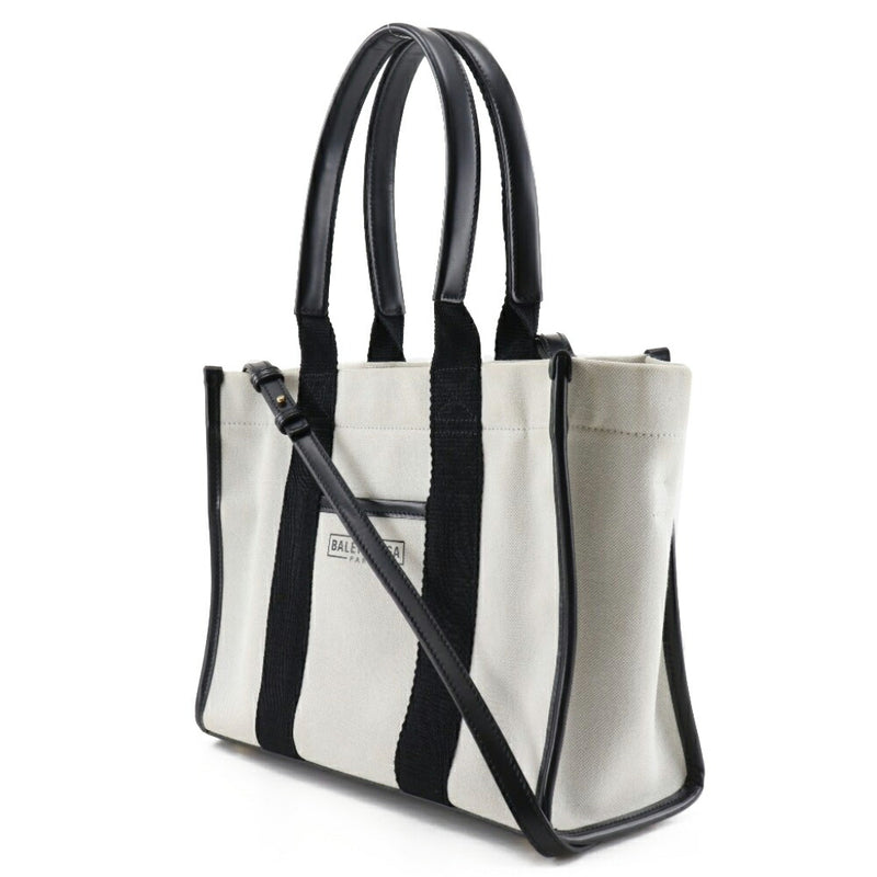 BALENCIAGA
Search this brand