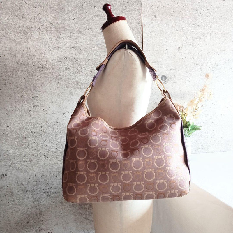 Beautiful condition Ferragamo Gancini Shoulder Handbag Bag Women Men