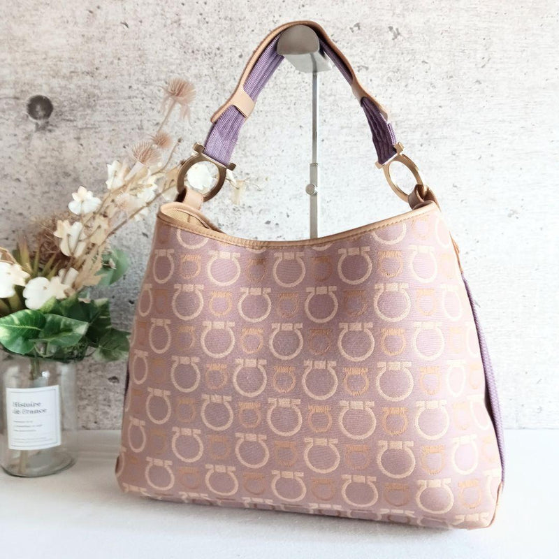 Beautiful condition Ferragamo Gancini Shoulder Handbag Bag Women Men