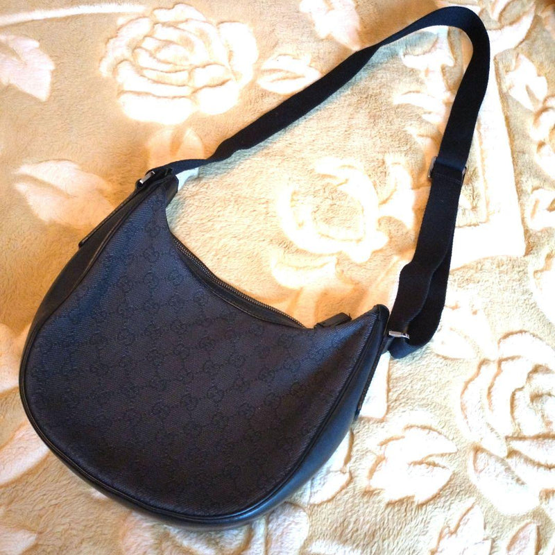 [Autumn outfit] GUCCI logo shoulder bag black
