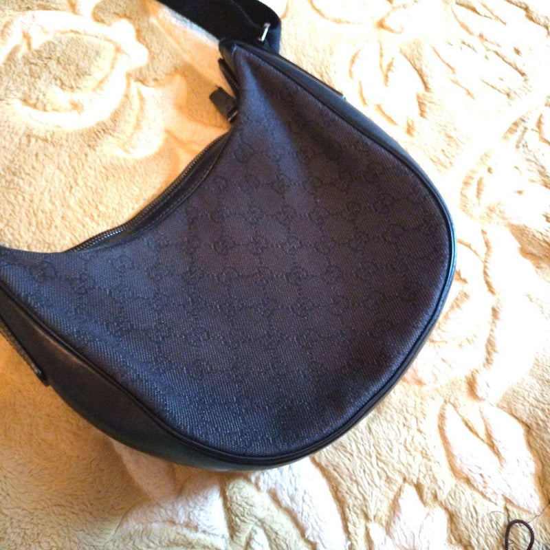 [Autumn outfit] GUCCI logo shoulder bag black
