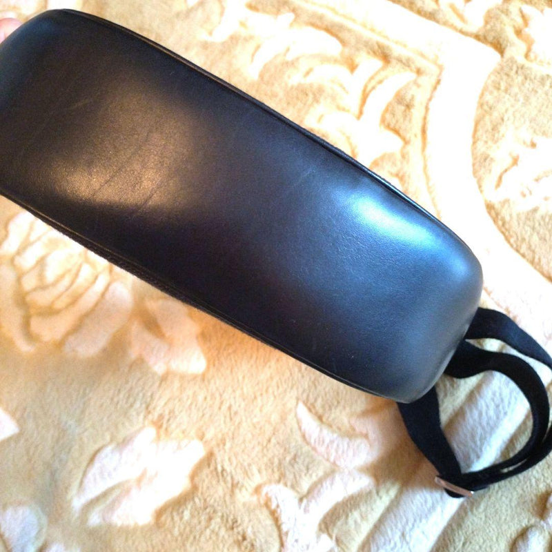 [Autumn outfit] GUCCI logo shoulder bag black