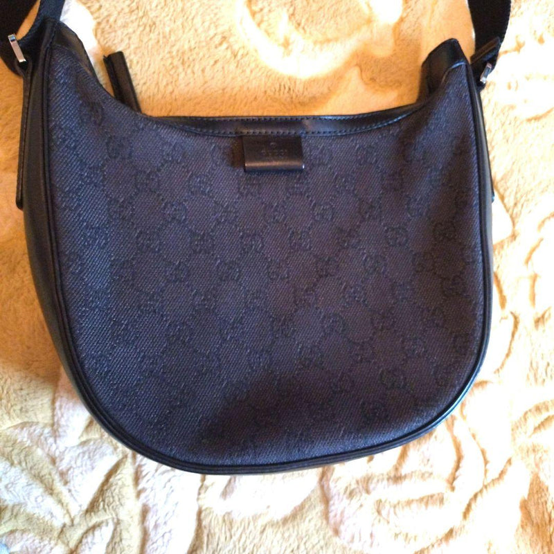 [Autumn outfit] GUCCI logo shoulder bag black