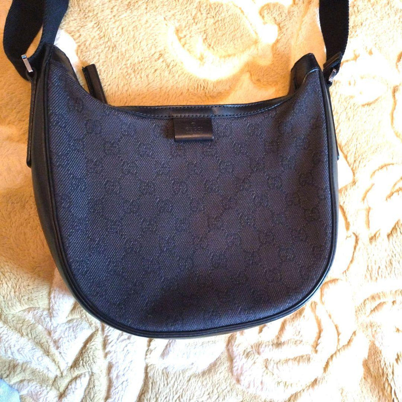 [Autumn outfit] GUCCI logo shoulder bag black