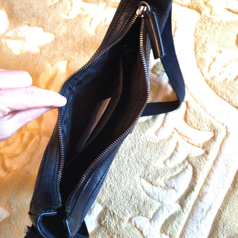 [Autumn outfit] GUCCI logo shoulder bag black