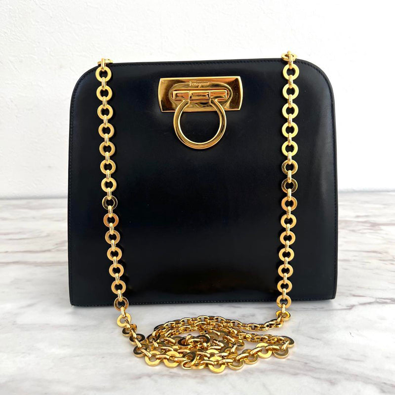 ♦️Good condition♦️Ferragamo Gancini Chain Shoulder Bag