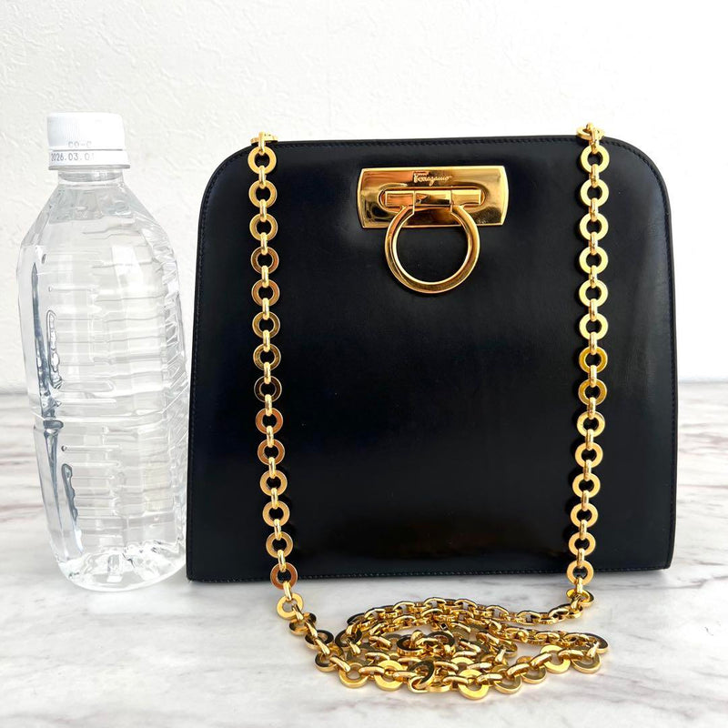 ♦️Good condition♦️Ferragamo Gancini Chain Shoulder Bag