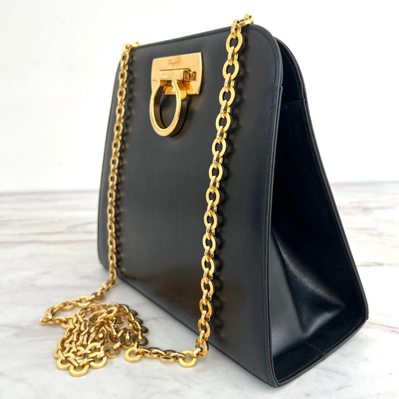 ♦️Good condition♦️Ferragamo Gancini Chain Shoulder Bag