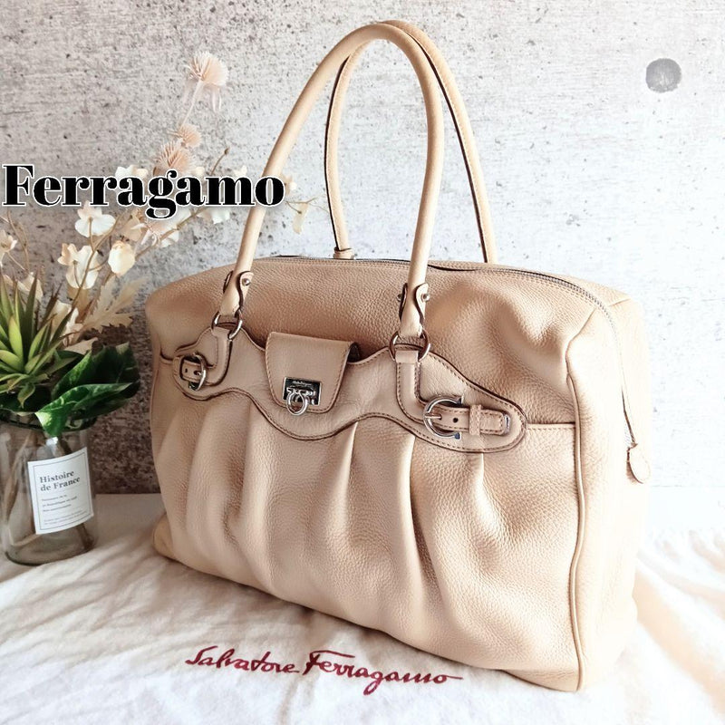 Beautiful condition Ferragamo leather shoulder bag handbag bag for women men
