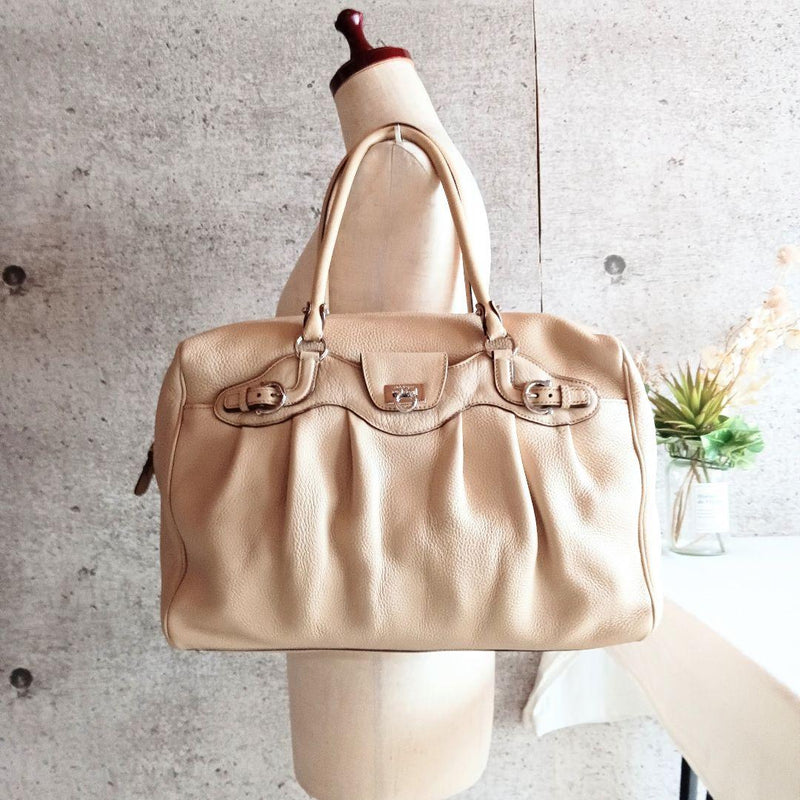 Beautiful condition Ferragamo leather shoulder bag handbag bag for women men