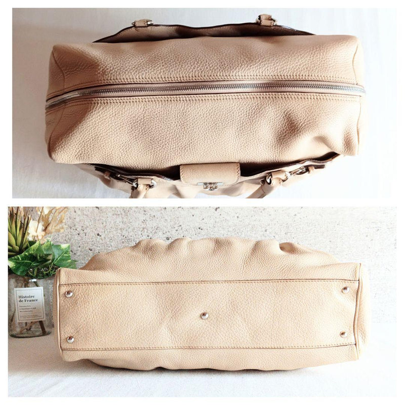 Beautiful condition Ferragamo leather shoulder bag handbag bag for women men