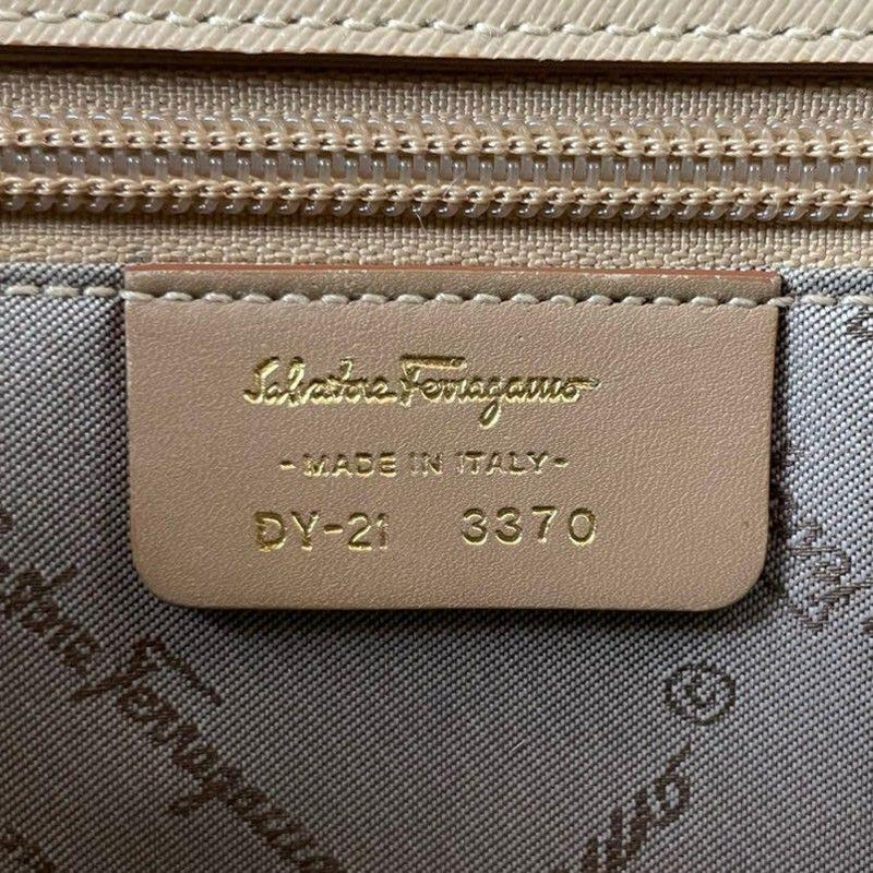 Ferragamo Ferragamo tote bag A4 Gancini metal fittings beige