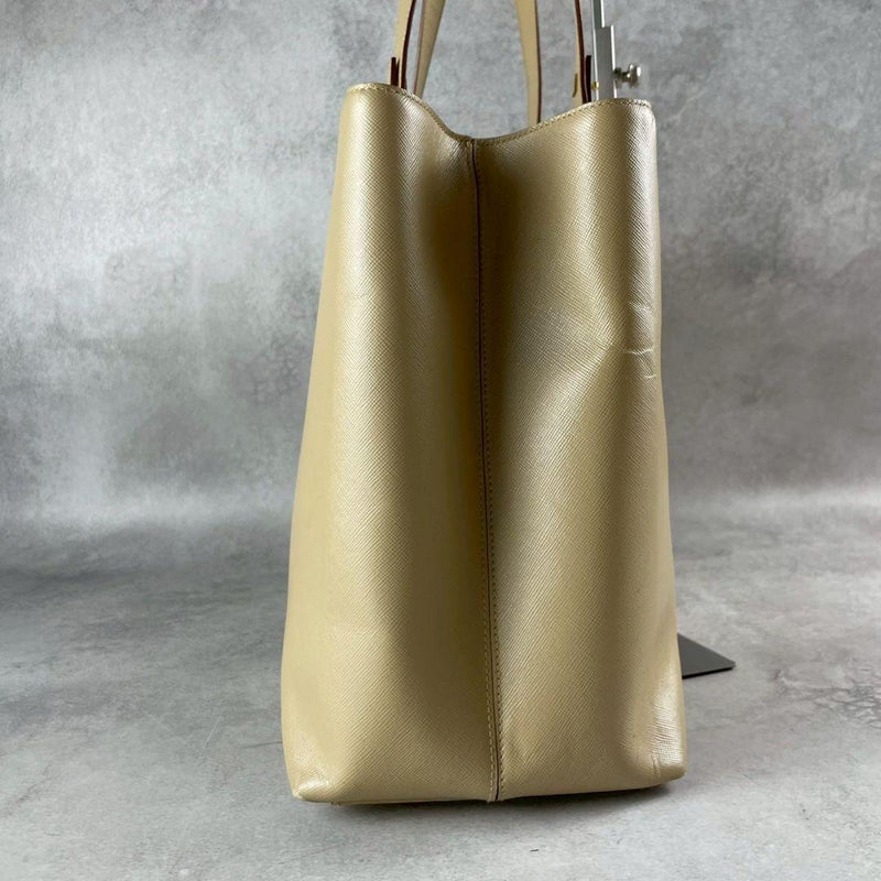 Ferragamo Ferragamo tote bag A4 Gancini metal fittings beige