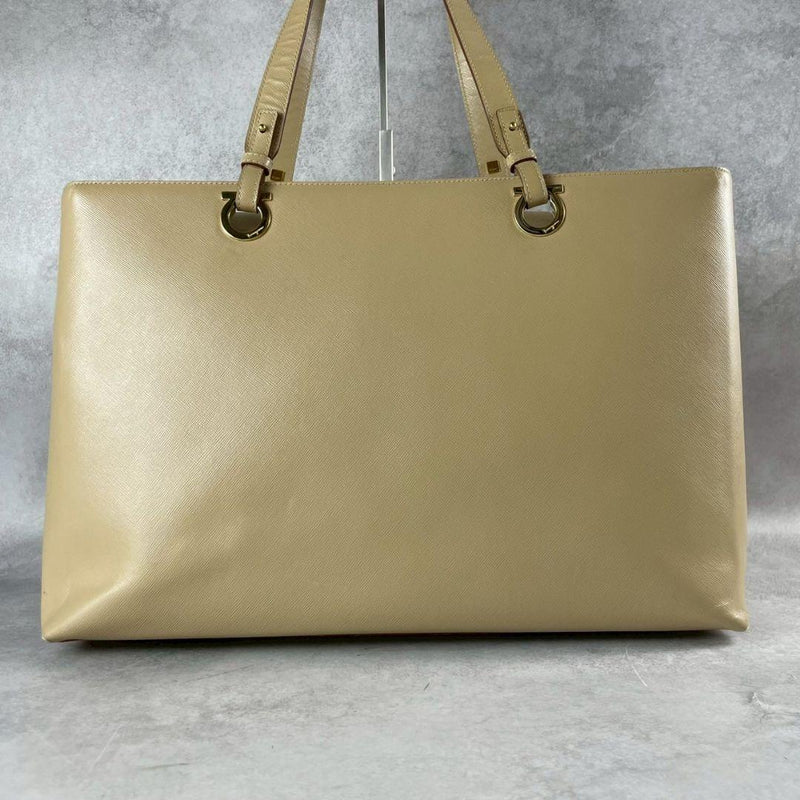 Ferragamo Ferragamo tote bag A4 Gancini metal fittings beige