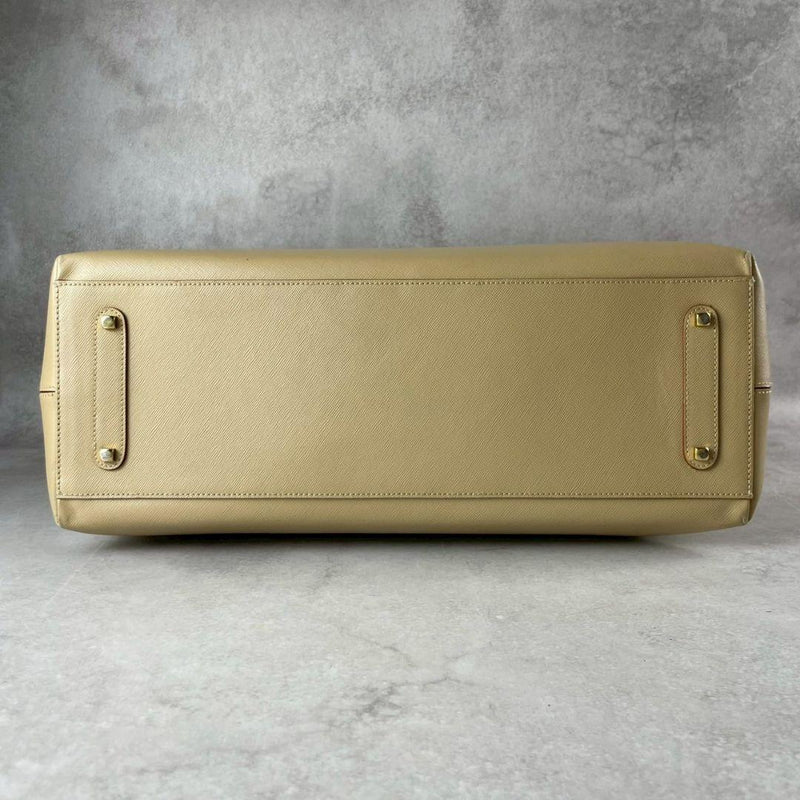 Ferragamo Ferragamo tote bag A4 Gancini metal fittings beige