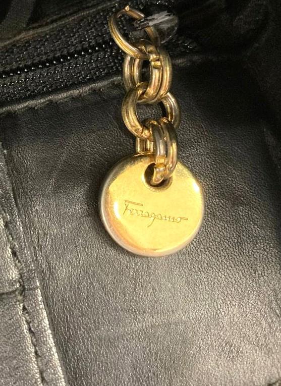 ♡Safe appraisal ♡Salvatore Ferragamo Gancini Bucket Bag Drawstring Bag Leather